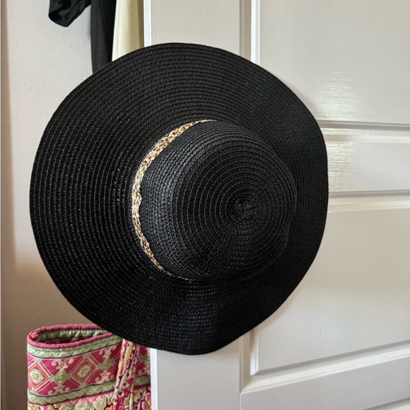 Beach hat - Picture 4 of 5